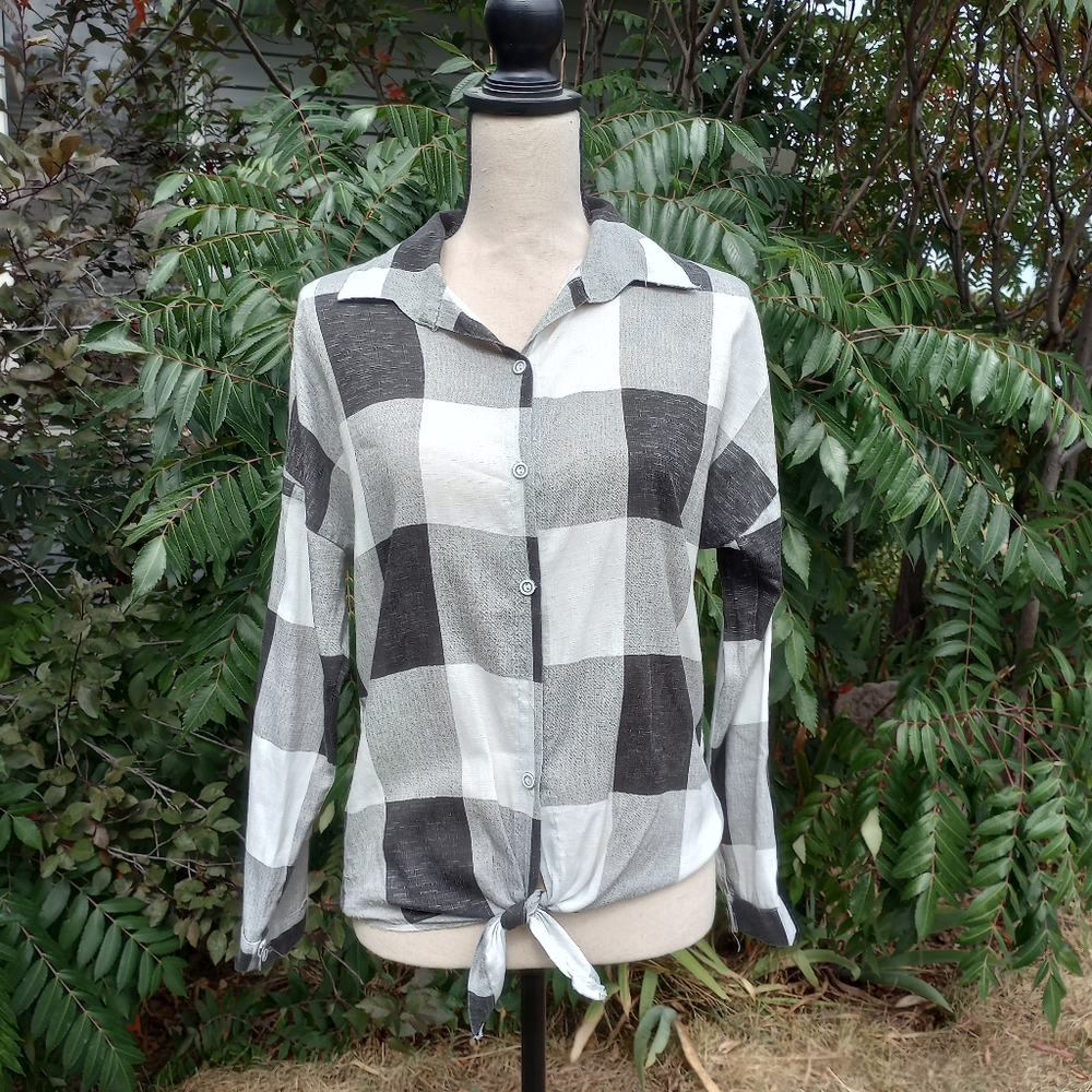 🔥4 for $20🔥Black and White plaid print Blouse